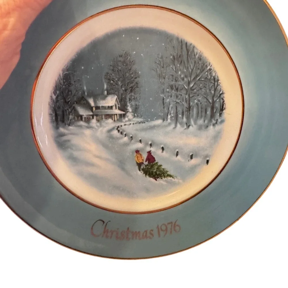 Vintage Avon Christmas 2 Plate‎ Series 1976 Bringing Home the Tree 1977 Carolers